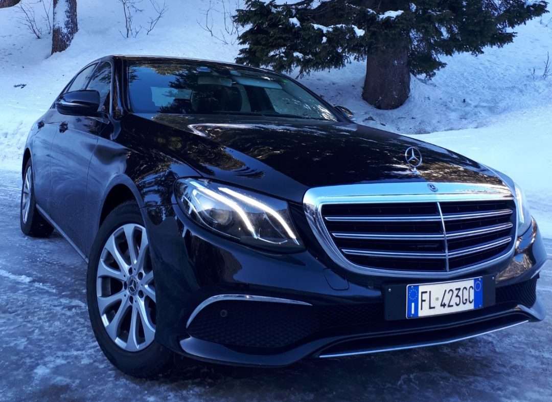 Classic interior, Elegance and technology from limo services milan