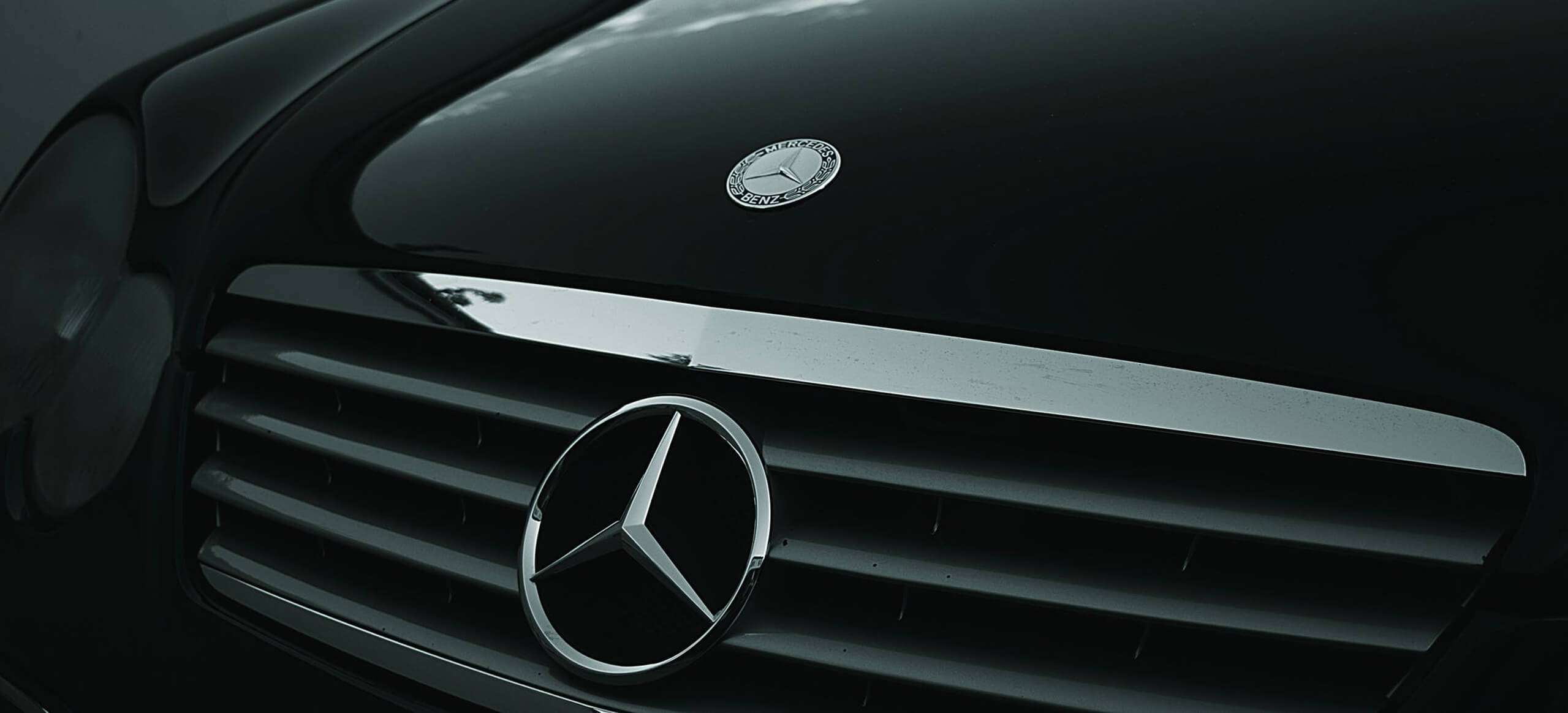 limousine and chauffeur service whit mercedes-benz cars