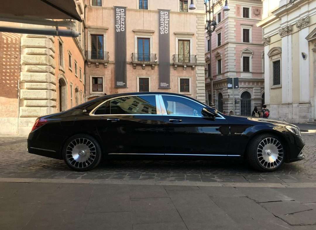 Mercedes S 560 Maybach limousine italy